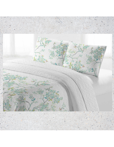 Colcha Bouti modelo Comporta de verano con estampado floral  color turquesa y un fino acolchado.