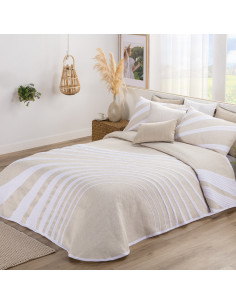 Colcha Bouti modelo Tribe reversible de rayas  horizontales en tonos azules y tierra, fáciles de combinar, de calidad excelente.