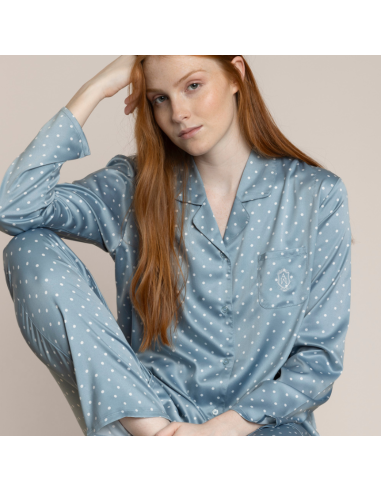 Pijama de mujer  pantalón largo  en raso fondo azul y lunares blancos de fondo.