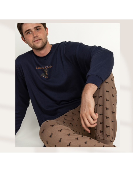 Pijama hombre con estampado perro salchicha.