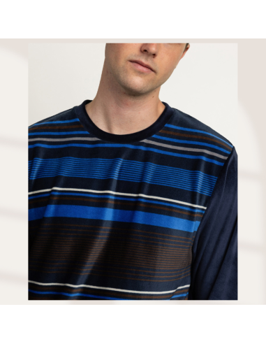 Pijama hombre largo invierno aterciopelado rayas en tonos marrón y azules.